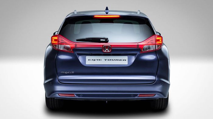 Το νέο Honda Civic Tourer θα διαθέτει επιμήκη φωτιστικά σώματα στο πίσω μέρος, που εξέχουν.